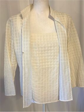 AKRIS 2-Piece Ivory
Textured Cotton Top & Jacket Set